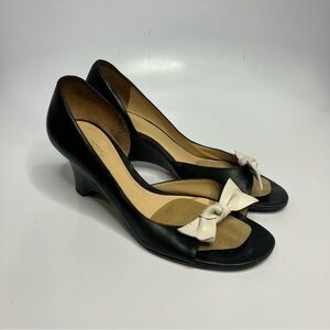Loft black & cream leather bow pumps size 8.5‎